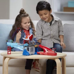 Hasbro PLAYSKOOL HEROES Transformers Rescue Bots Flip Racers Chomp & Chase Raceway -Hasbro Fun Toys C0216d 26579.1653711352