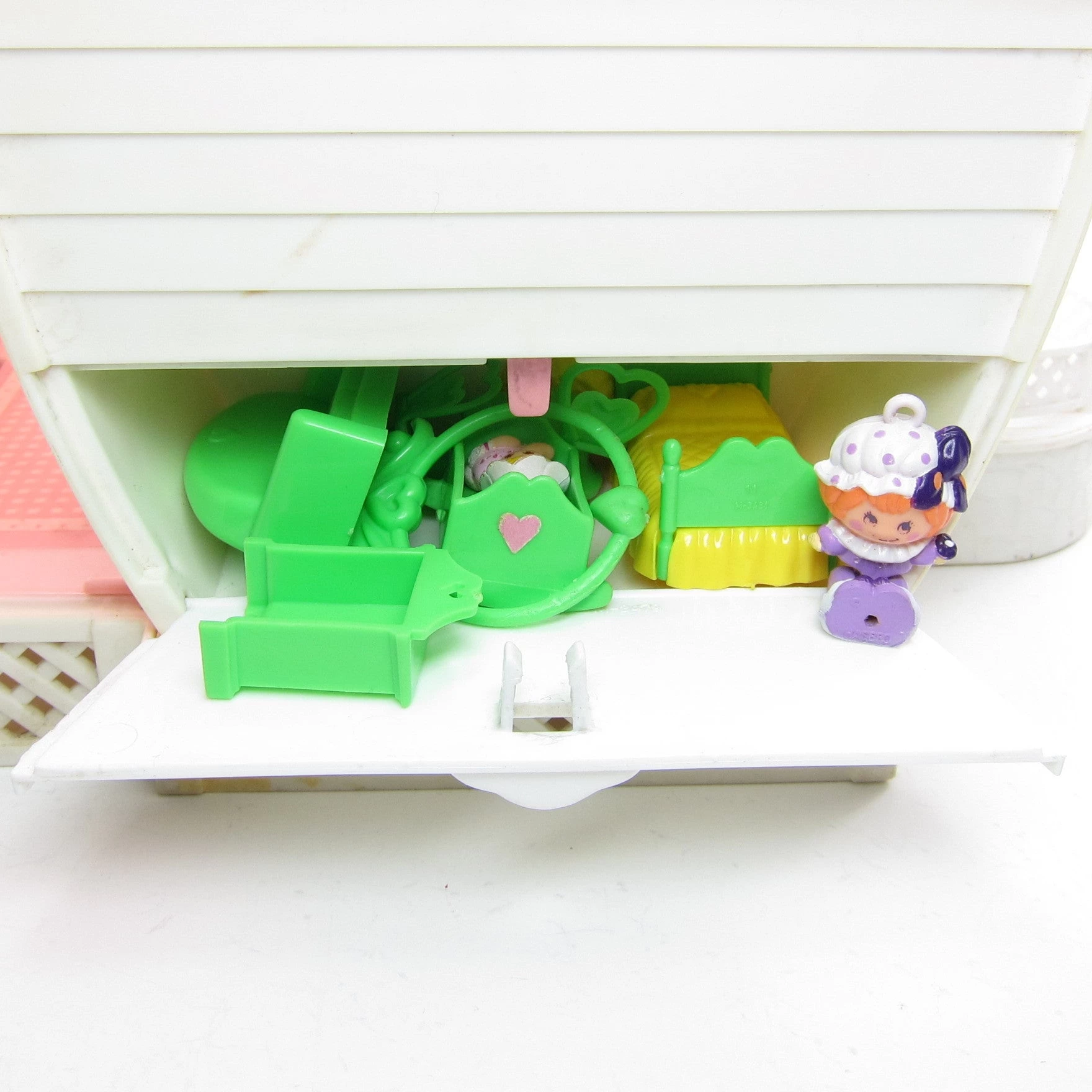 Hasbro Charmkins Jewelry House Garden Play Set With Furniture, Blossom, Lil Tulip And Accessories 10 Hasbro Charmkins Jewelry House Garden Play Set With Furniture, Blossom, Lil Tulip And Accessories - Image 8