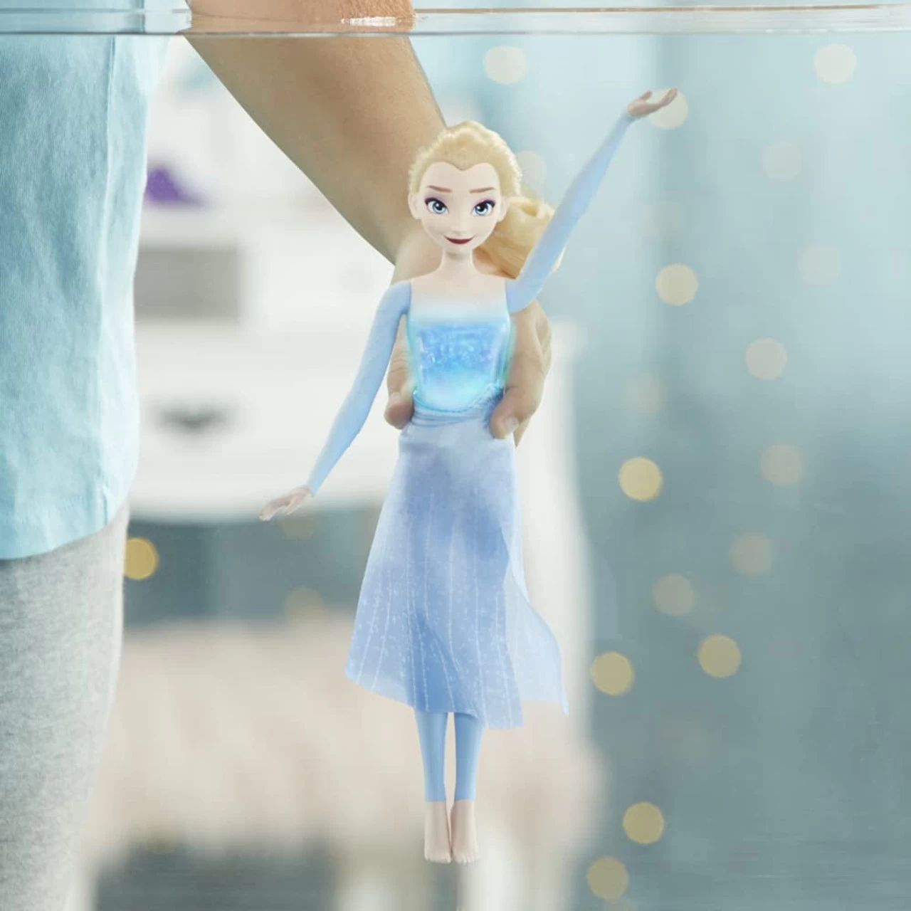 Hasbro Disney Frozen 2: Splash And Sparkle Elsa Doll 5 Hasbro Disney Frozen 2: Splash And Sparkle Elsa Doll - Image 3