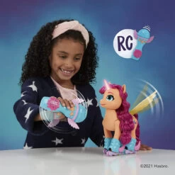 Hasbro My Little Pony: A New Generation Movie Sing 'N Skate Sunny Starscout -Hasbro Fun Toys F1786 6 84083.1685725034