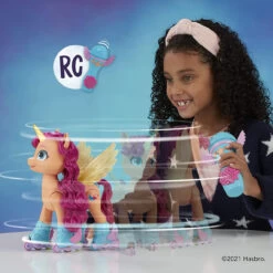 Hasbro My Little Pony: A New Generation Movie Sing 'N Skate Sunny Starscout -Hasbro Fun Toys F1786 7 91541.1685724996