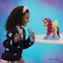 Hasbro My Little Pony: A New Generation Movie Sing 'N Skate Sunny Starscout -Hasbro Fun Toys F1786 9 81060.1685725006