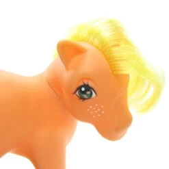 Hasbro Applejack My Little Pony Vintage G1 Year 2 Short Hair Version -Hasbro Fun Toys First generation my little pony applejack